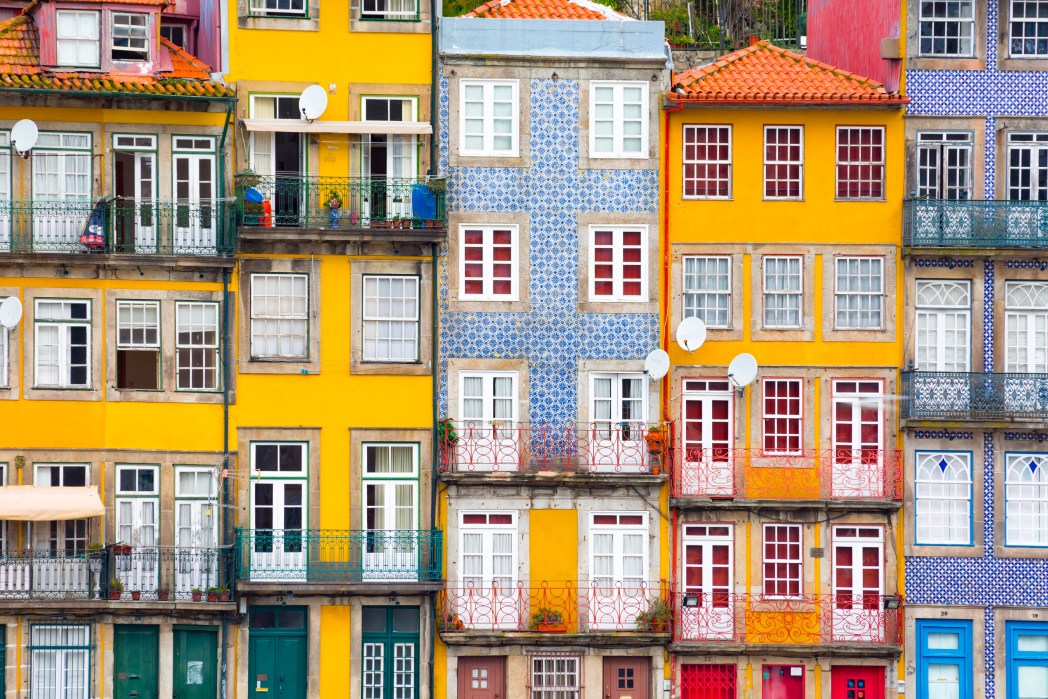 Χρωματιστά σπίτια, στην παλιά πόλη του Πόρτο, Πορτογαλία