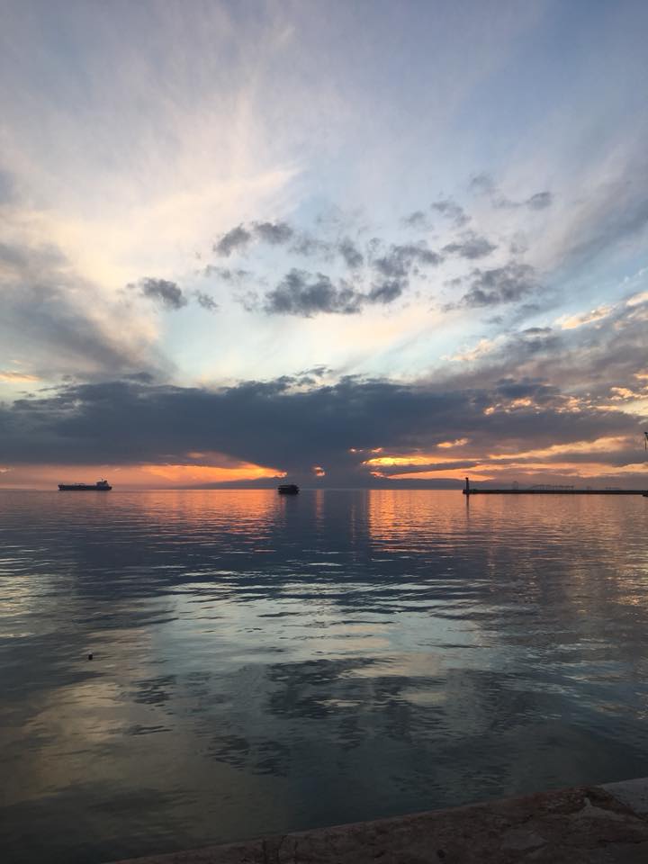 Θεσσαλονίκη ηλιοβασίλεμα στο λιμάνι